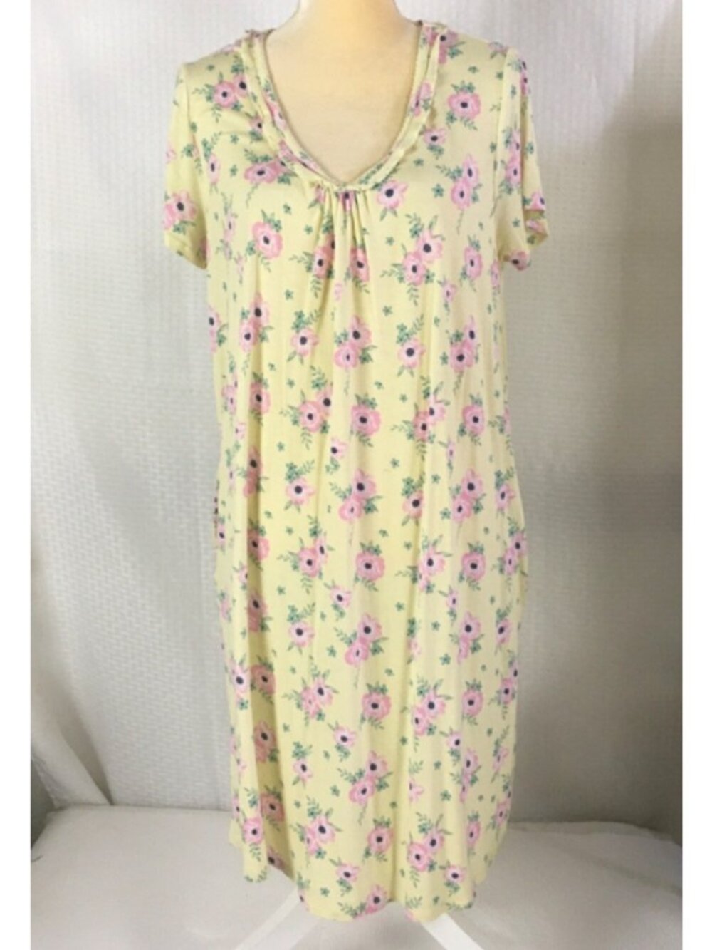 Croft n Barrow Night Gown Size M Yellow with Pink Flowers V neck Short Sleeves